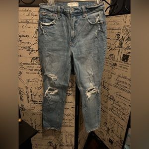 Abercrombie and Fitch || The Skinny High Rise Jean || Distressed
